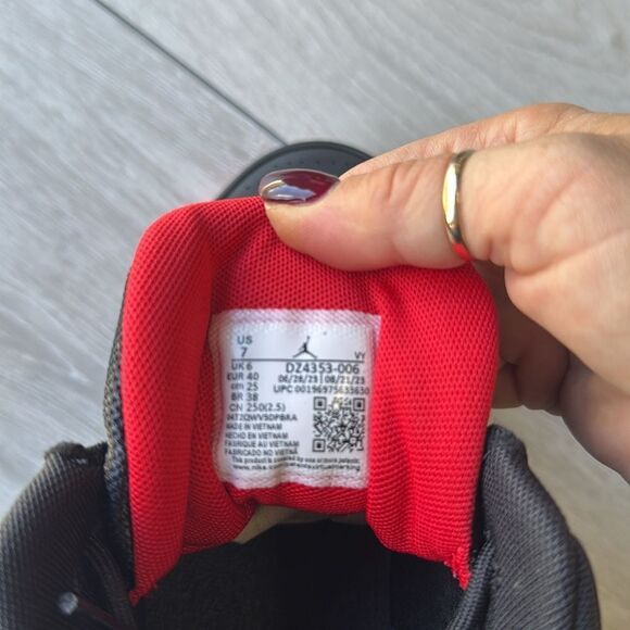 Nike‎ Air JORDAN Jordan Max Aura 5 Shoes black/red size 7 NWT in Box - Picture 10 of 10